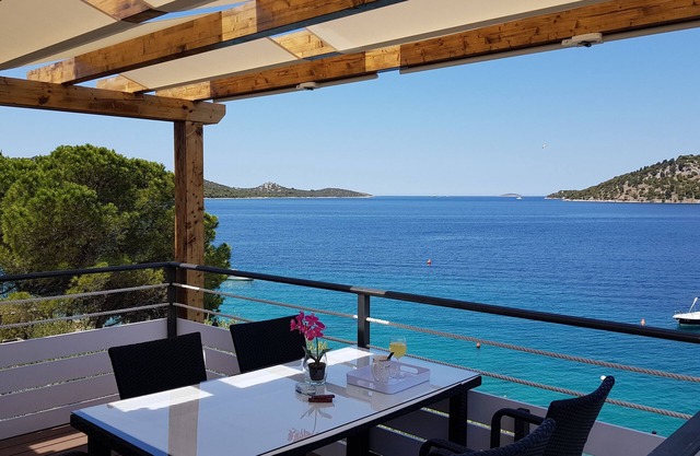 Apartments Maris, house on the beach, Rogoznica