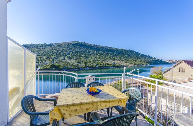 Apartments Nada (28271-A2) - Rogoznica