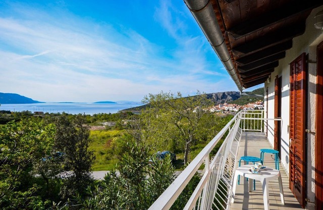 Apartments Nina (61641-A2) - Stinica