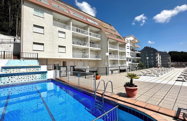 Apartments Park Raxo, 5 people, sea view, swimming pool, 300 m from the beach.