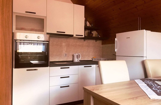 Apartments Renata (80671-A2) - Smoljanac