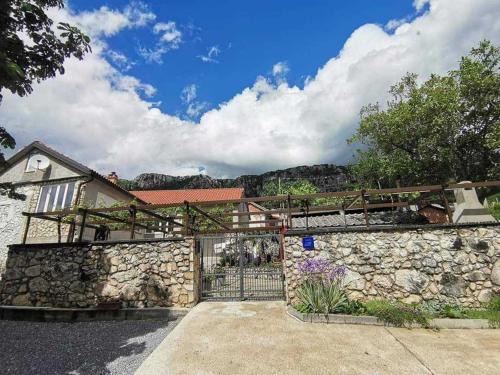 Apartments with parking space Bribir, Novi Vinodolski - 23380