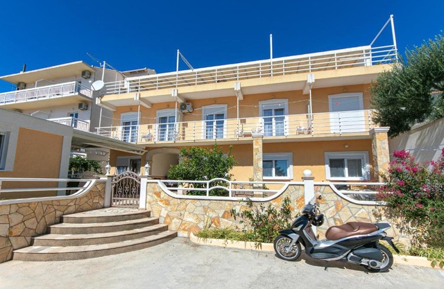 Apartments with parking space Gradac, Makarska - 5198