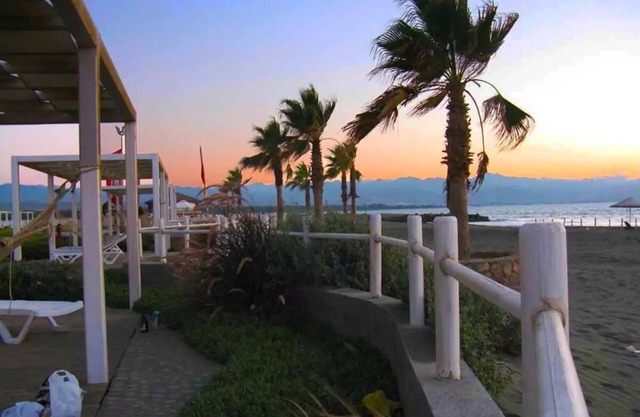 Aphrodite Beachfront Apartment 50m to the beach