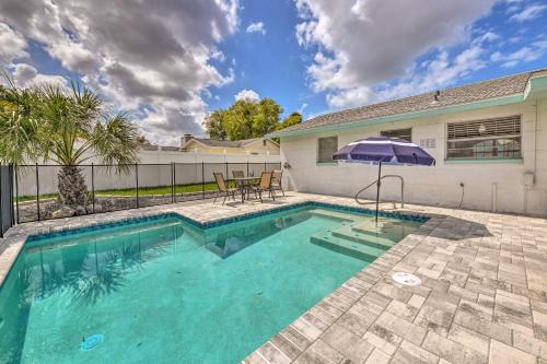 Apollo Beach Gem with Pool The Flamingo House