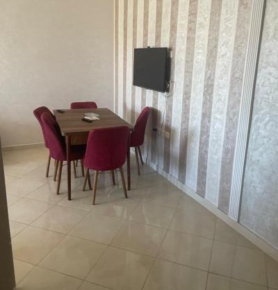 Apparemment très bien équipé et Très propre Dans un bon emplacement