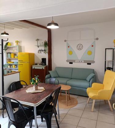 Appart' année 70 qui ose les couleurs