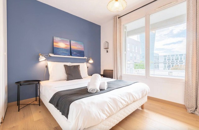 Appartement équipé proche gares + parking !