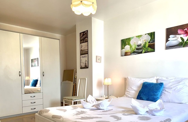 Appartement 2 Jolies Chambres +Salon Cuisine - errasse 20min PARIS-DISNE YLAND