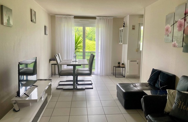 Appartement au calme dans un espace vert, proximité centre ville