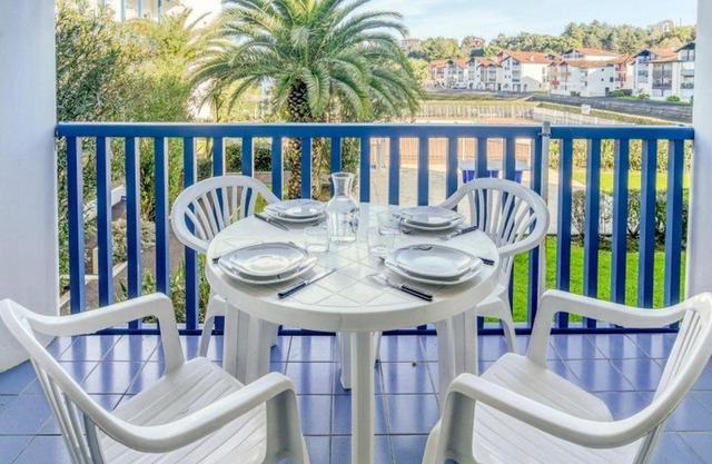 Appartement avec Terrasse et Piscine à 2 pas de la Plage - FR-1-4-567