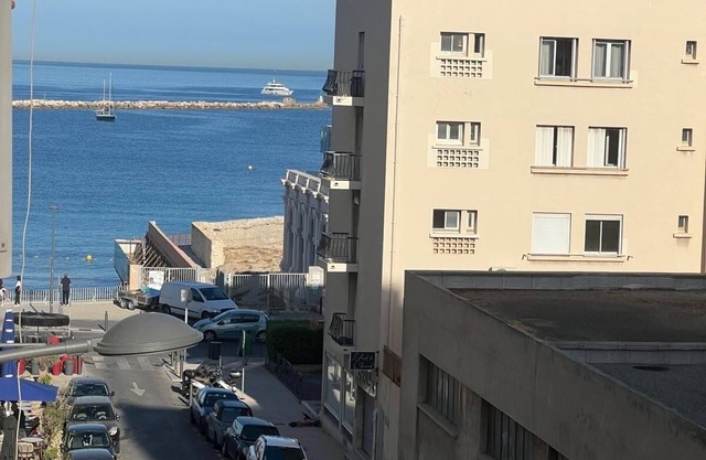 Appartement Bord de mer Situé Dans le 7e, Proche de Tous Commerce et Transports