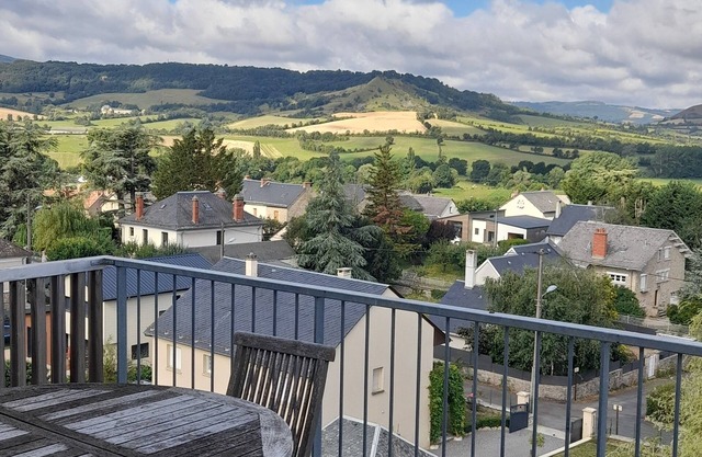 Appartement Calme en Dernier Étage Avec Ascenseur