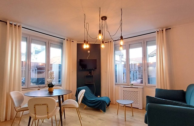 Appartement Calais Black 2/4 personnes - Centre Ville - Proche A16 - Plage -