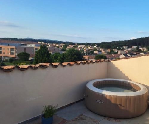 Appartement chaleureux avec jacuzzi-Terrasses rooftop-Rafraîchisseur-Parking-wifi