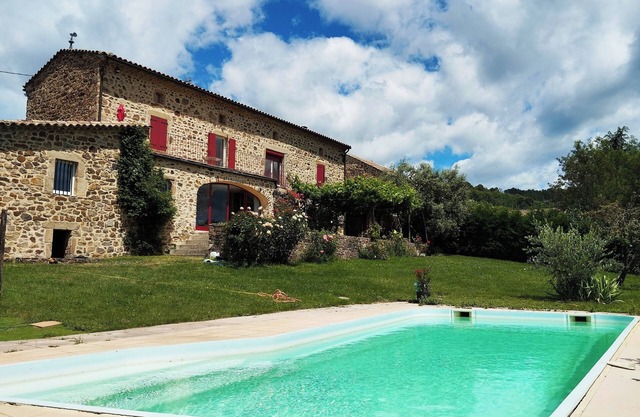 Appartement Cosy Avec vue Panoramique sur les Montagnes Cévenoles et Piscine