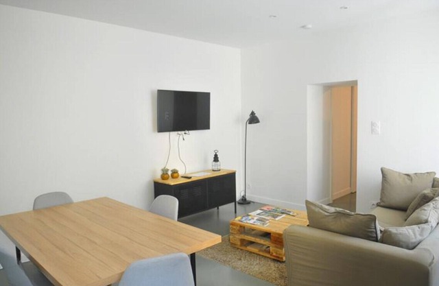 Appartement D'une Chambre Dans une Charmante Maison au Cœur de Lalinde