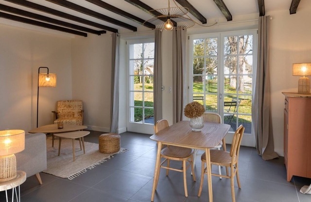 Appartement Pour 4 Personnes Dans Domaine Avec Piscine, Boulodrome et Parc!