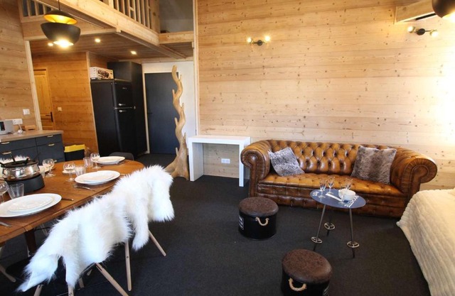 Appartement rénové 4 pièces avec mezzanine et 3 chambres, au cœur de Briançon, proche commerces et télécabine - FR-1-330C-118