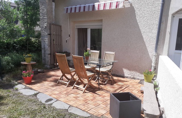 Appartement Rez de Chaussée Avec Terrasse au Centre Ville de Tence