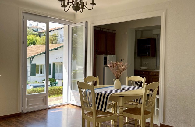 Appartment with sea view terrace located on the ground floor of a Basque house
