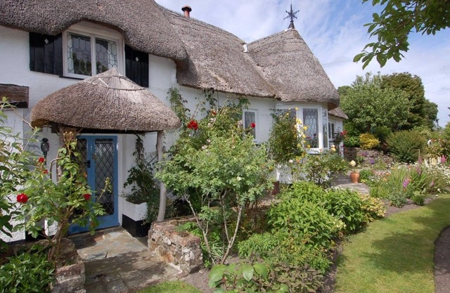 APPLETREE COTTAGE, romantic, country holiday cottage in Bovey Tracey