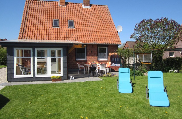 approx. 100 m² for 2-6 persons, Wlan, winter garden, fenced property