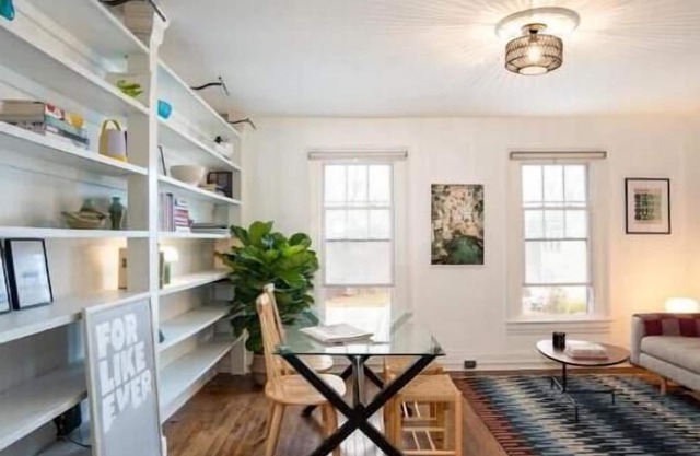 APT 2 - La Maison Hudson: Charming 1BR In Prime Location: Walk To Warren, Train