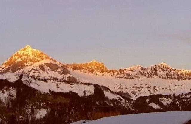 Apt. 4 people comfort at Cernix 200 m from the slopes with a view of Mt Charvin