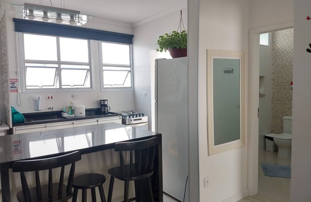 Apt FAN Guarujá beach side, 1 or 2 bedrooms, 1 parking space Wi-Fi Air Net Netflix Smart Tv AR