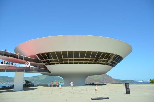 Apto Niterói aluga-se 1 quarto