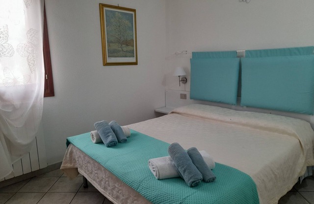 Aquamarine villa with garden and wifi