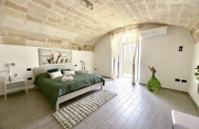Aquamirae - Historic home with panoramic balcony -