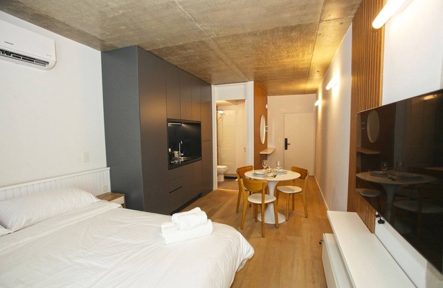 "Your Temporary Home in the City: Comfortable and Centrally Located Apartment"