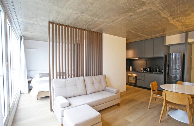 Your Temporary Home in the City: Comfortable and Central Apartment