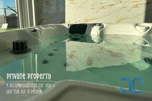 Arada Property - 4 Houses in 1 Private Property, Free Parking and Hot Tub