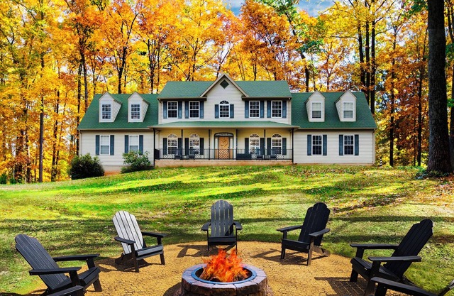 Arcade room ~ Hot Tub ~ Firepit ~ BBQ ~ King beds ~ Nearby Wineries/Breweries