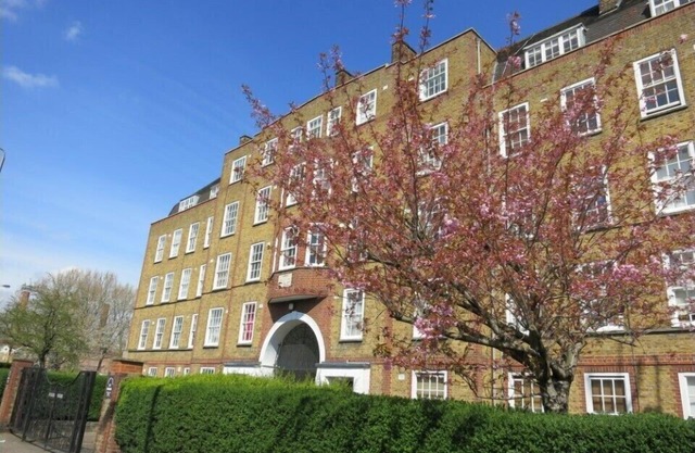 Archer on Thames Battersea holiday apartment with internet access, TV and DVD