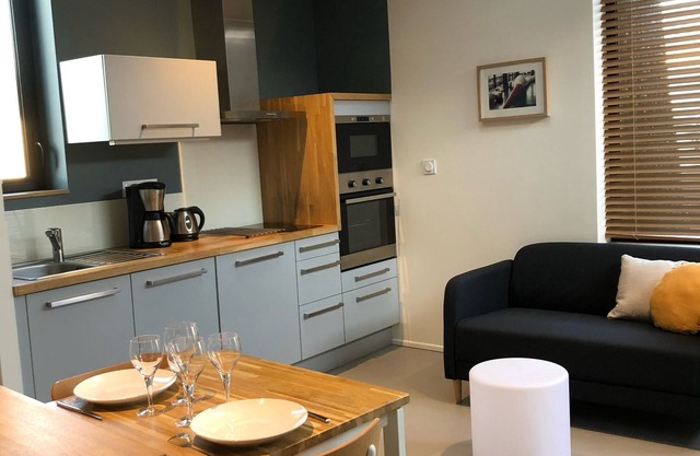 Architect house 'OAK' for 2 persons, quiet, close to transport.