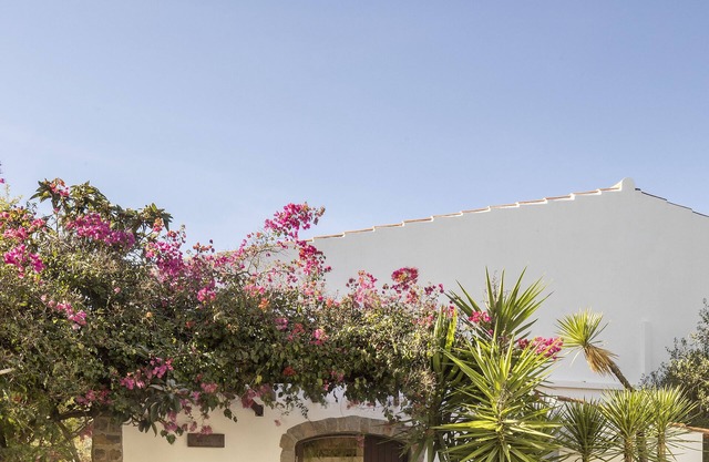 Architectural gem in the Algarve countryside!