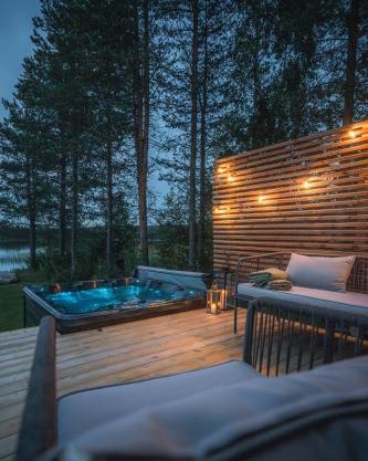 Arctic Snow Lake Mini Lodge