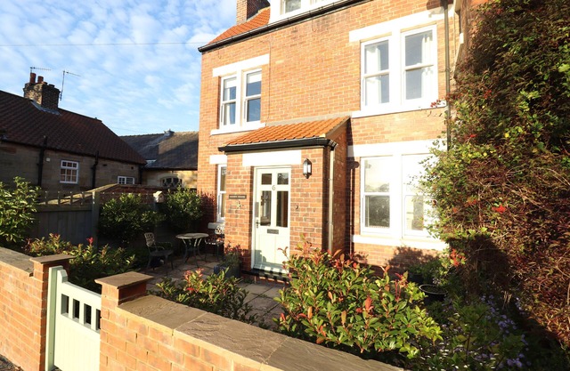 ARDEN HOUSE, pet friendly, with open fire in Whitby