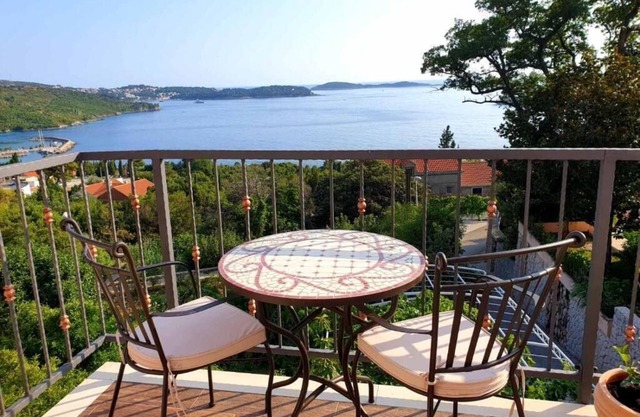 Ardura Shimmering on the sea-Dubrovnik area