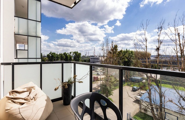 Arena Industrial Apartment