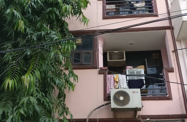 Arora House 1RK Peaceful Environment Near Cyber City and Metro Station