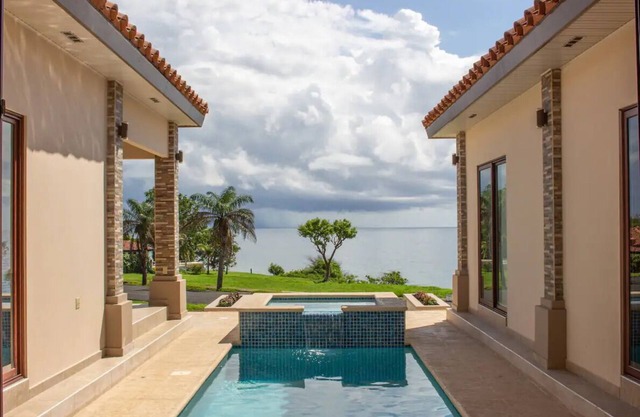 Arrue's Coastal Escape