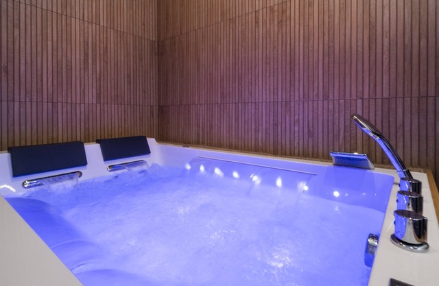 Art Deco Champagne & Spa