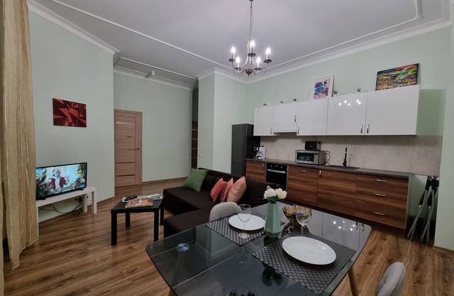 Art Deco One-Bedroom Suite 40m2 in Library House Free 5G WiFi