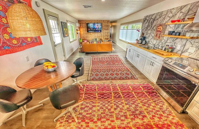 Art-filled retreat 15 mins from Sedona
