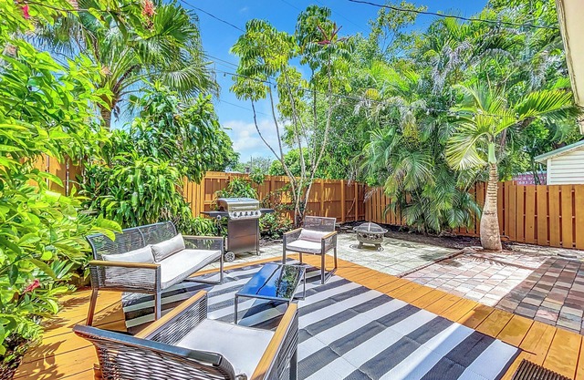 Art Loft: Wilton Manors Retreat